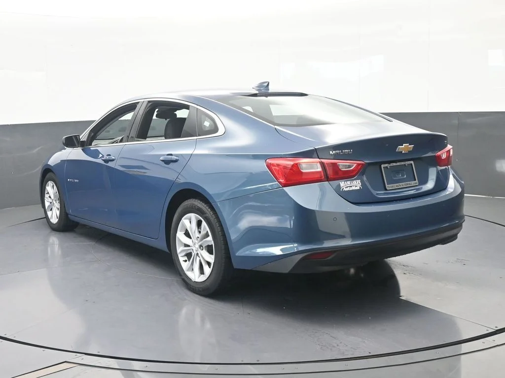 Used 2025 Lakeshore Blue Metallic Chevrolet LT image 3