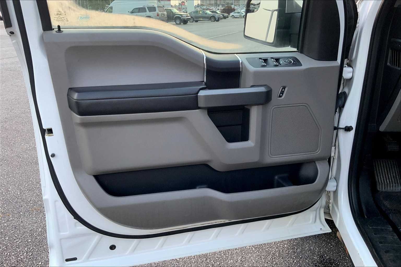 Used 2016 Oxford White Ford XLT image 21