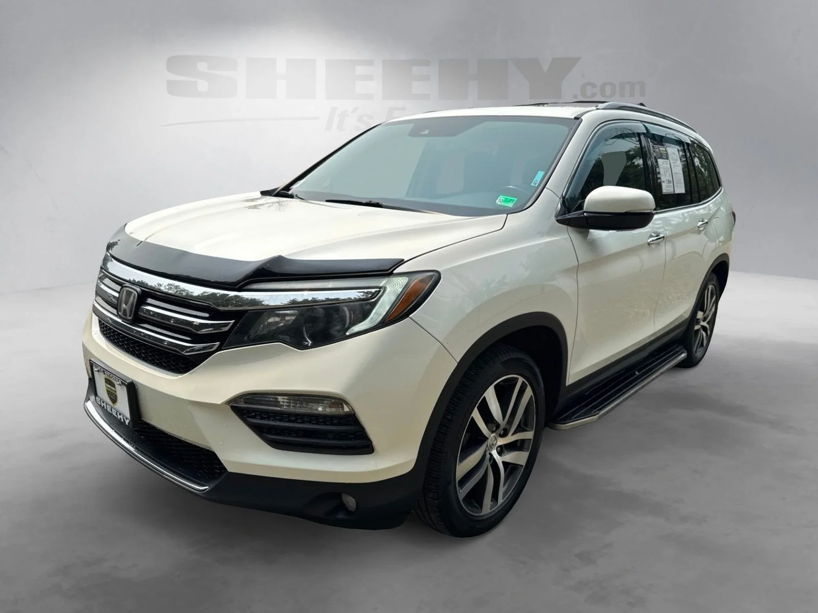 Used 2017 White Diamond Pearl Honda Touring image 17