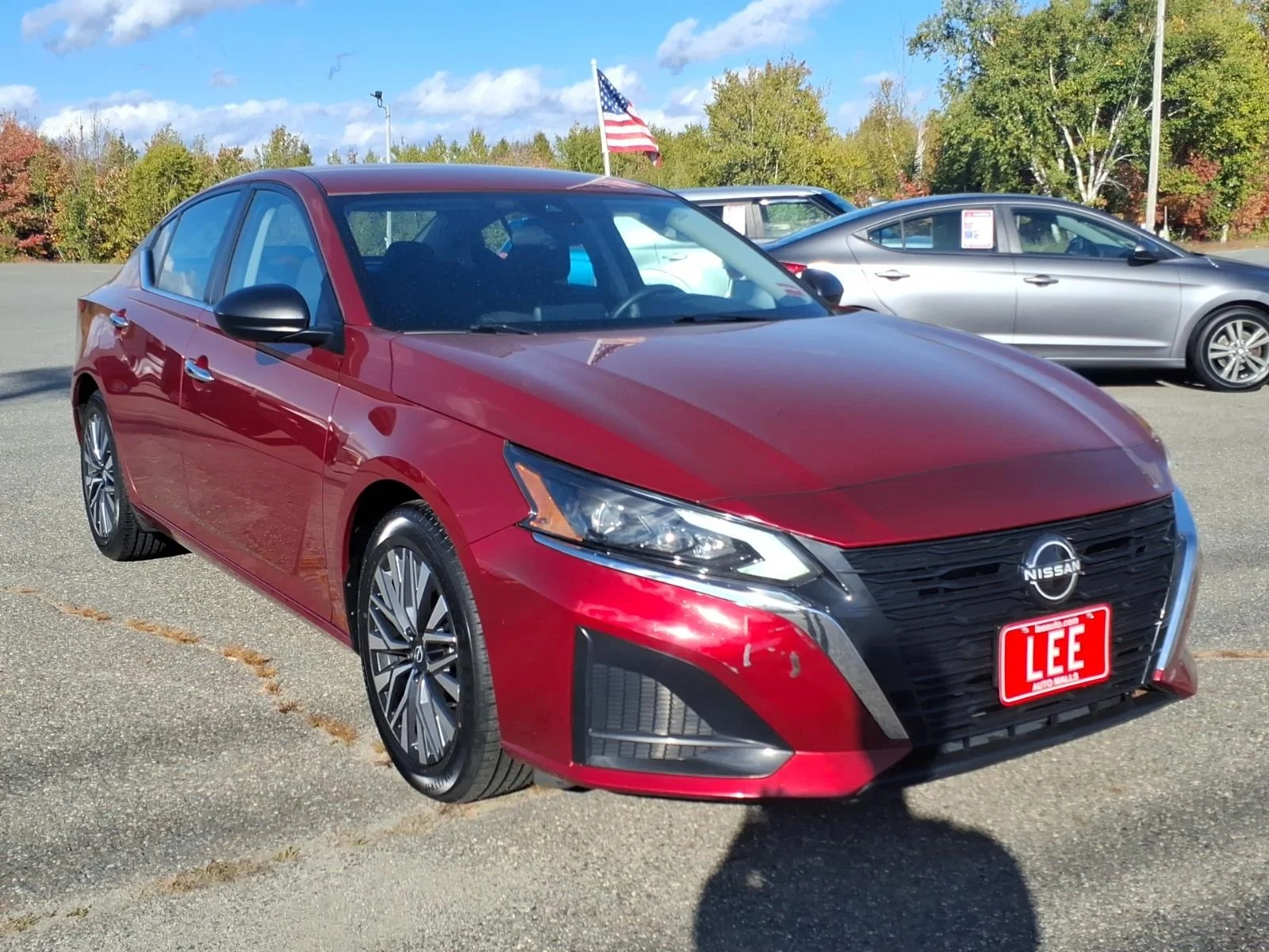 Used 2024 Scarlet Nissan 2.5 SV image 3
