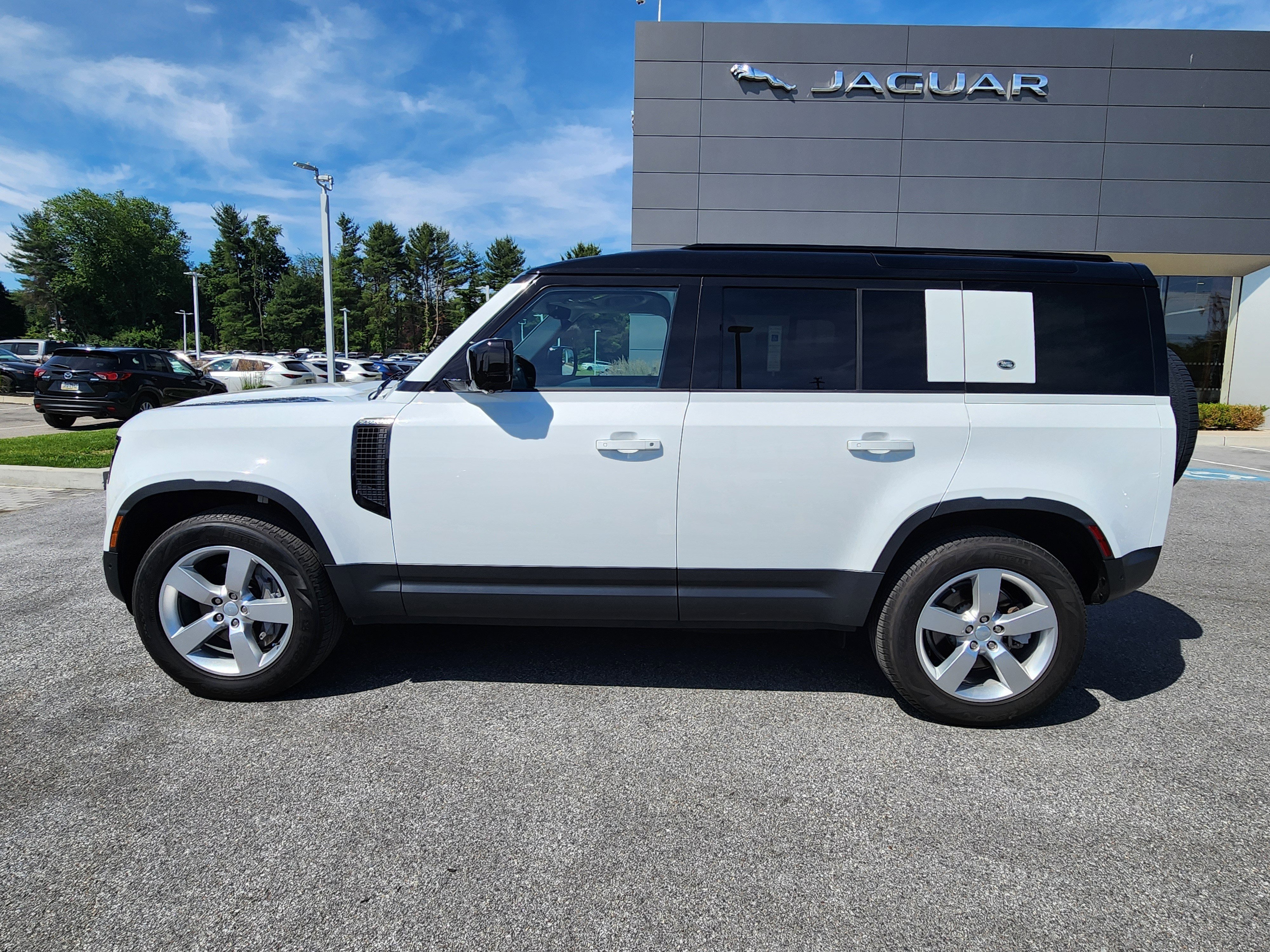 Certified Used 2024 Fuji White Land Rover S image 5