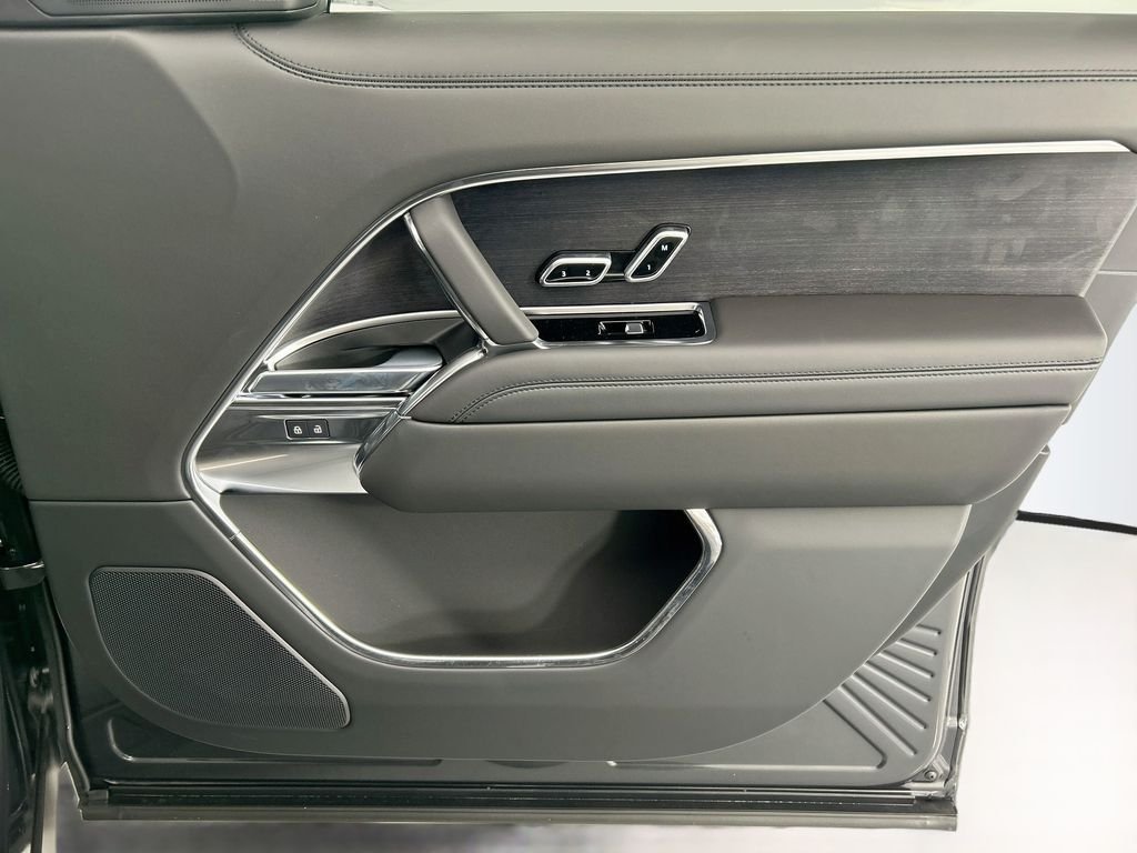 New 2026 Carpathian Grey Land Rover SE image 24