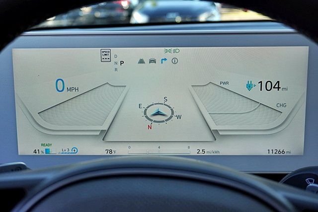 Used 2024 Black Hyundai SEL image 31