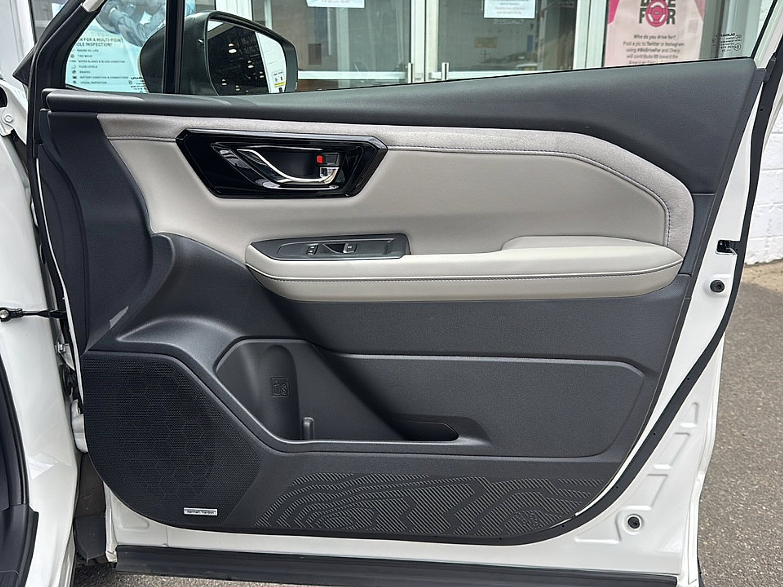 Used 2025 Crystal White Pearl Subaru Limited Hybrid image 19