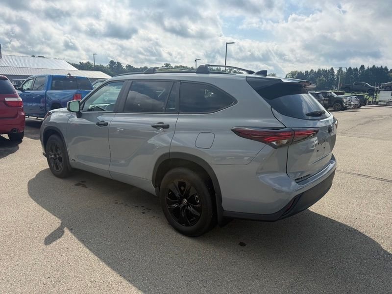 Used 2024  Toyota XLE image 18