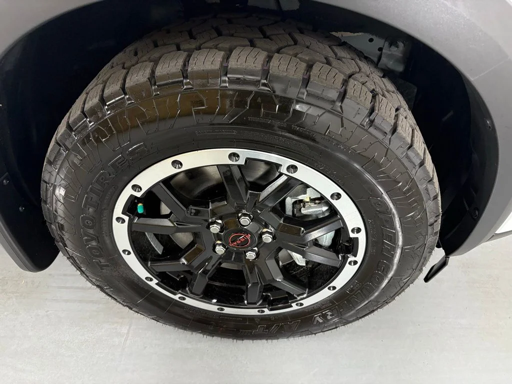 New 2026 Everest White Pearl TriCoat / Super Black Two-tone Nissan Rock Creek® image 11