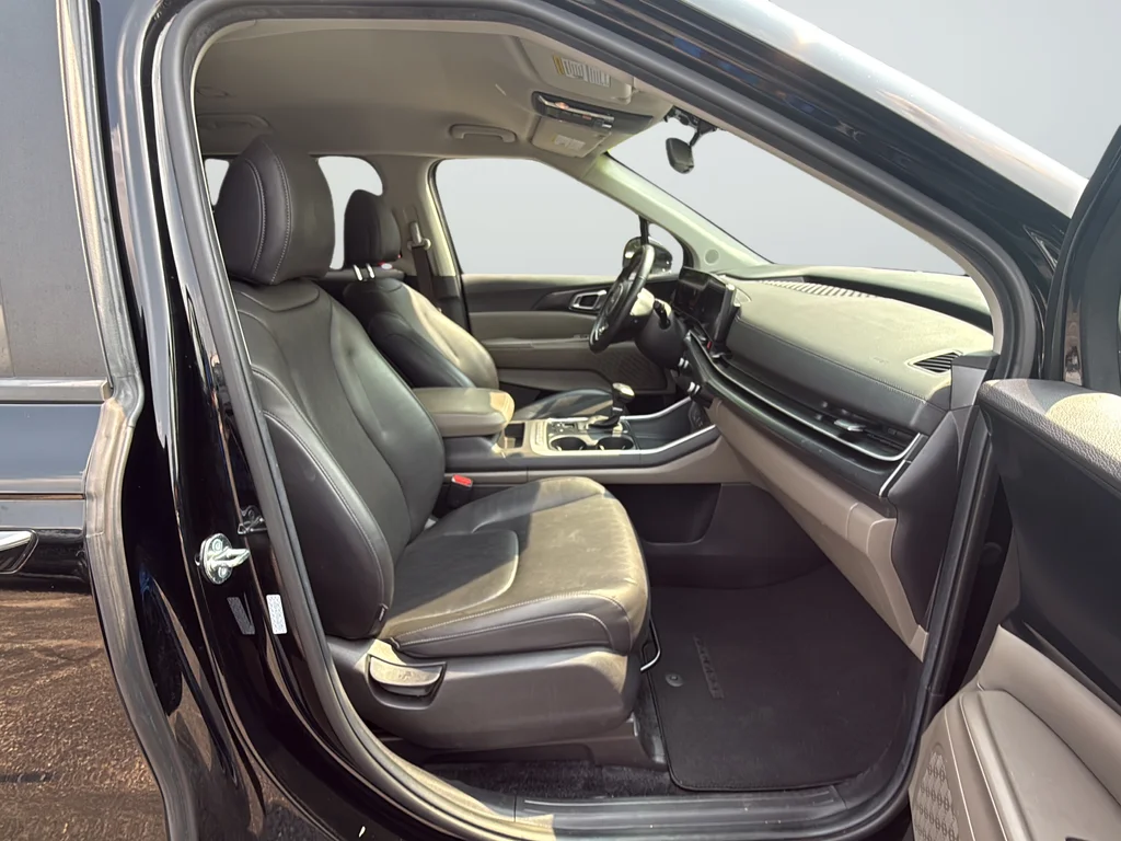 Certified Used 2025 Black Kia LXS image 25