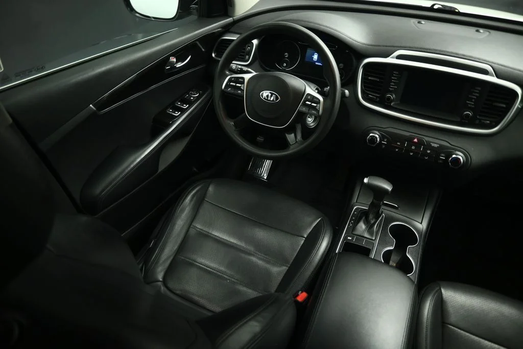 Used 2020 White Kia LX image 47