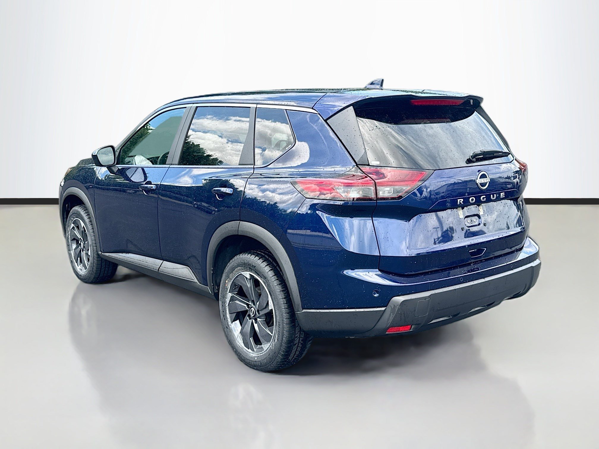 Used 2025 Deep Ocean Blue Pearl Nissan SV image 5