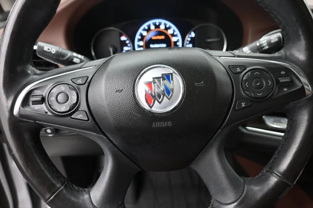 Used 2018 White Buick Avenir image 21