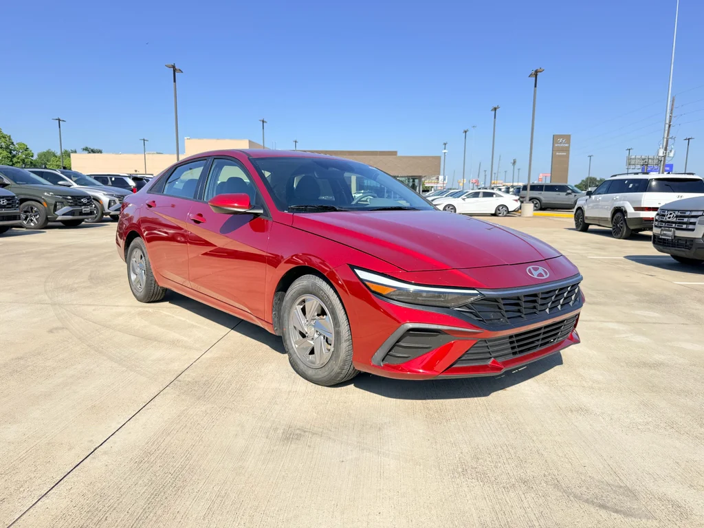 Used 2024 Ultimate Red Hyundai SE image 3