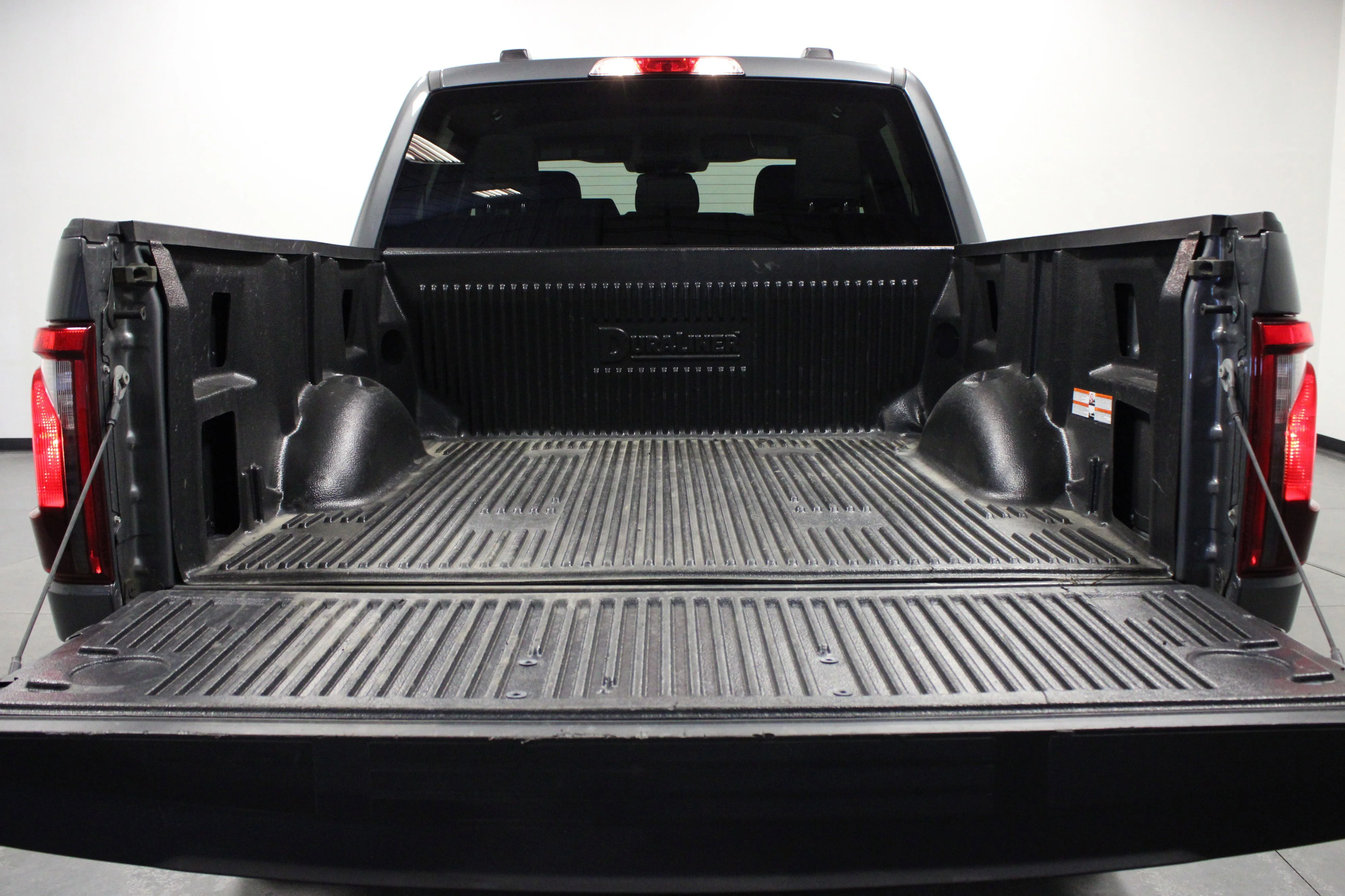 Used 2025 Carbonized Gray Metallic Ford XLT image 14