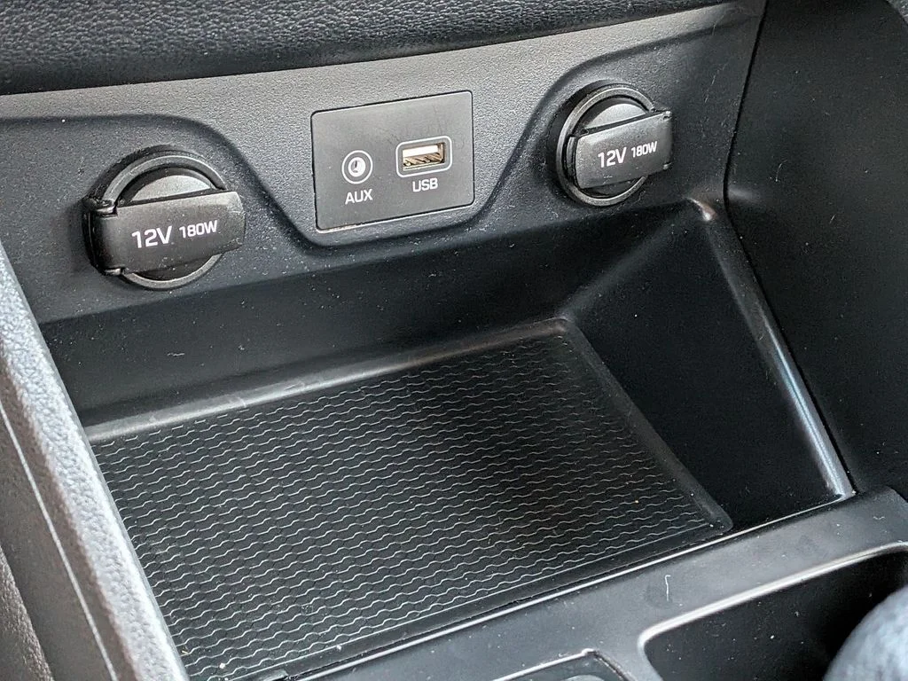 Used 2020 Blue Hyundai SE image 19