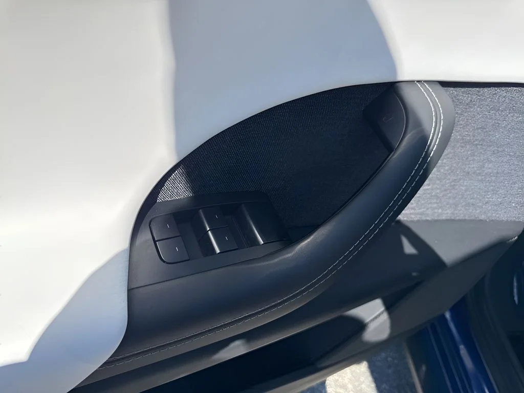 Used 2022  Tesla Base image 29