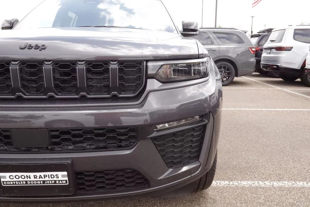 New 2026 Baltic Gray Metallic Clear-Coat Exterior Paint Jeep Limited image 3