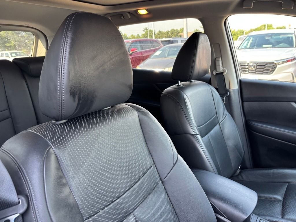 Used 2015 Brilliant Silver Nissan SL image 20