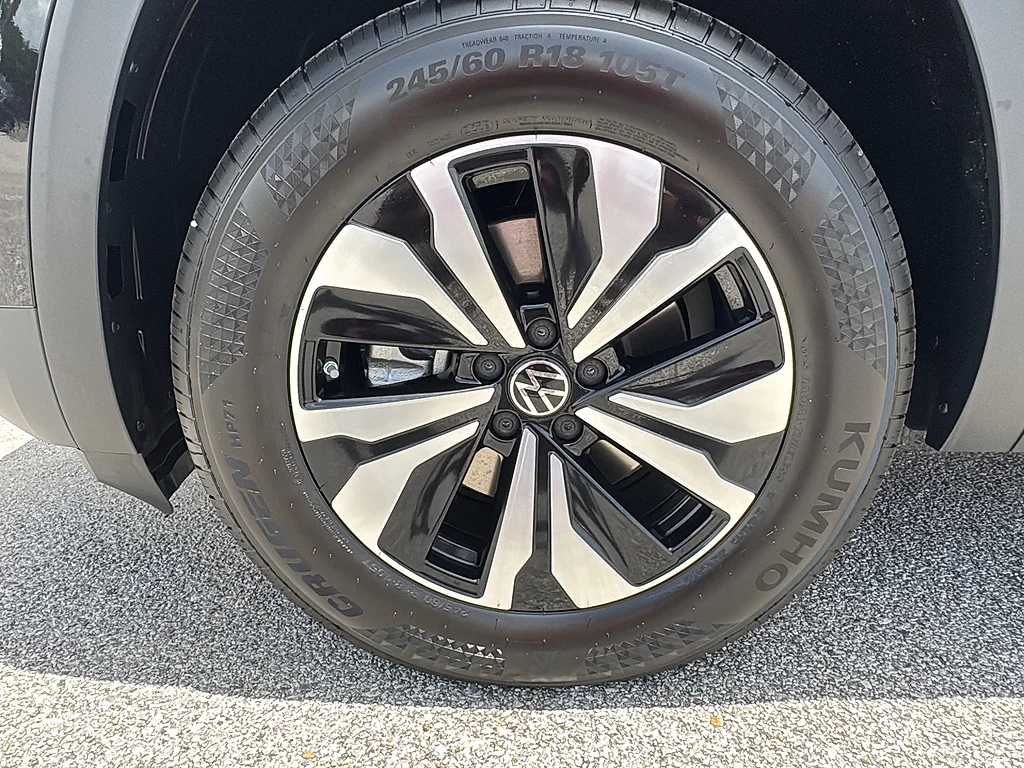 New 2026 Deep Black Pearl Volkswagen 2.0T SE FWD image 9