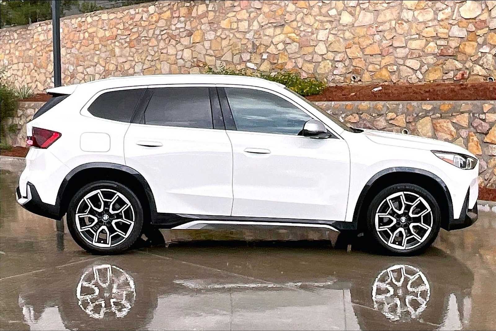 Used 2023 Alpine White BMW xDrive28i image 8