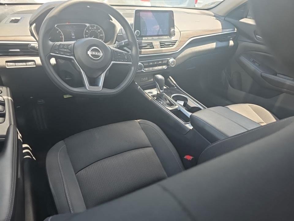 Used 2024 Gun Metallic Nissan 2.5 SV image 5