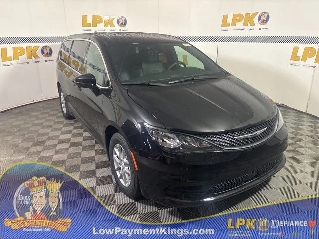 2026 Chrysler Voyager LX's photo