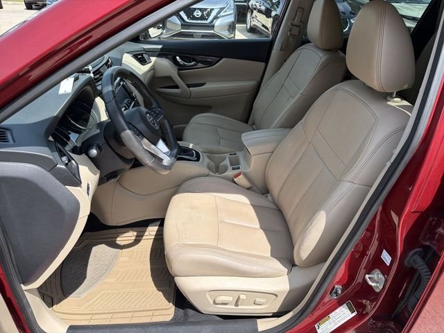Used 2019 Red Nissan SL image 13