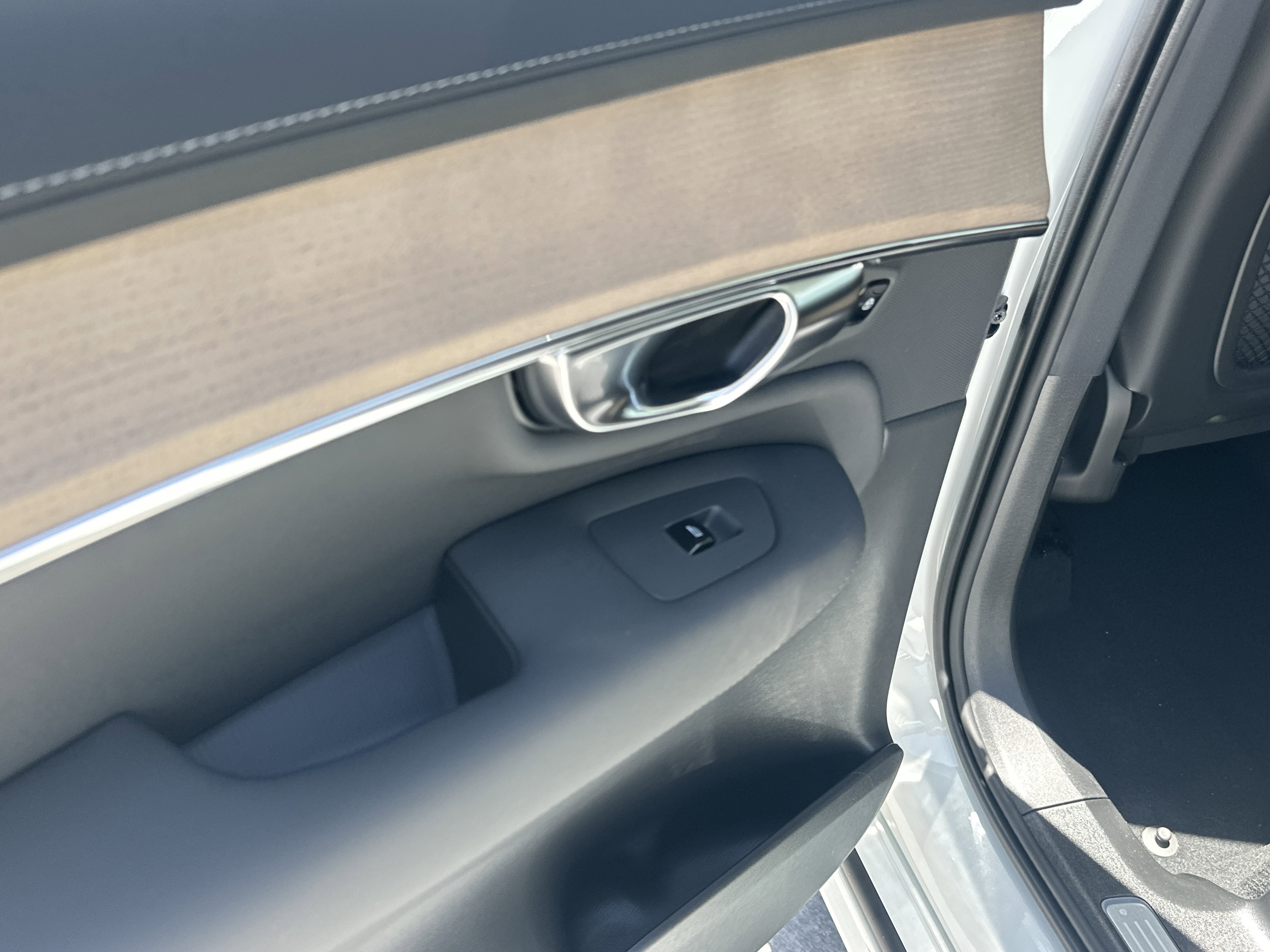 New 2026 Crystal White Volvo Core image 12