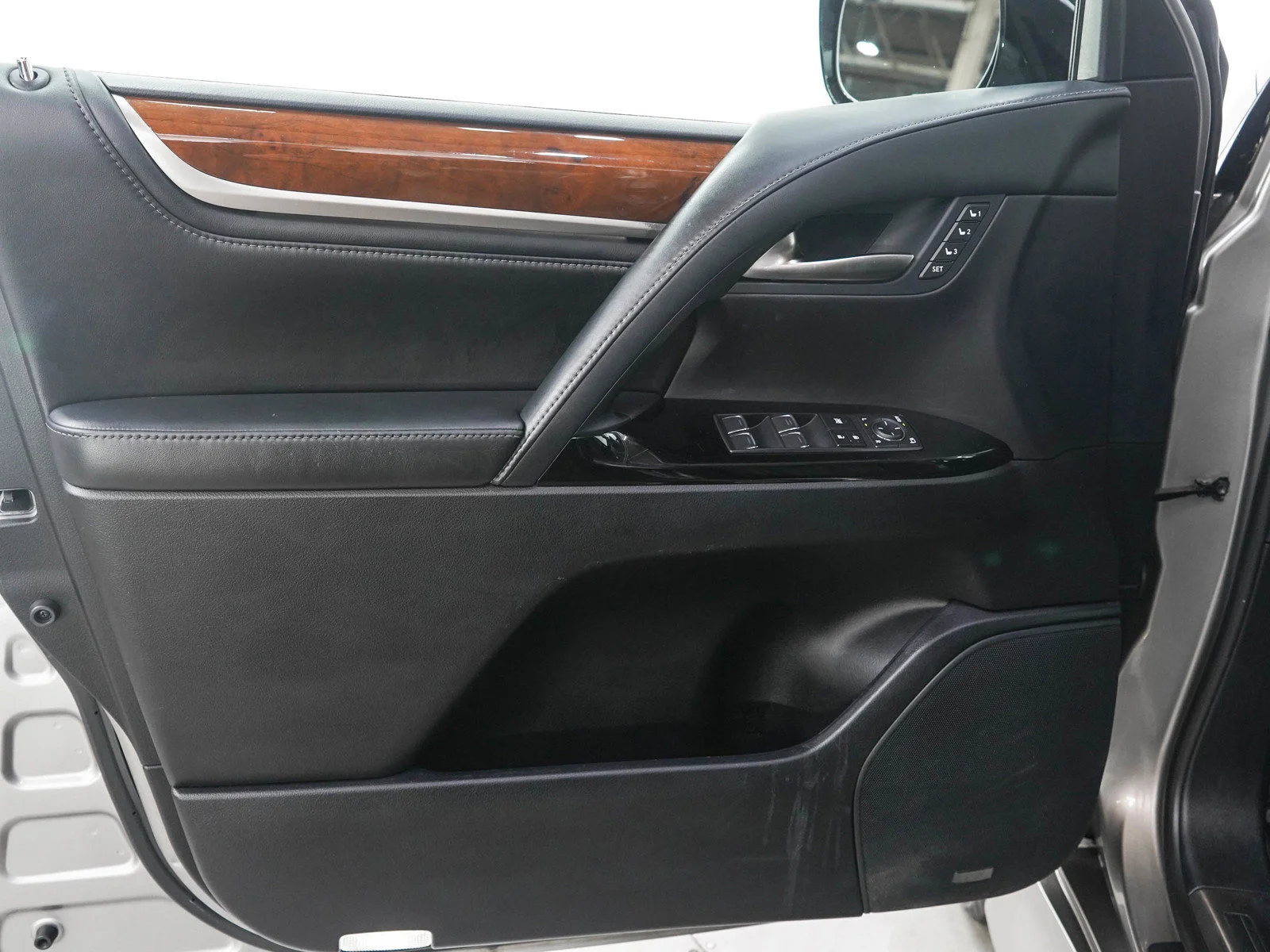 Used 2018 Silver Lexus 570 image 24