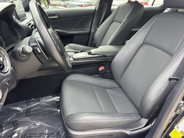2024 Lexus IS 300 - Photo 11
