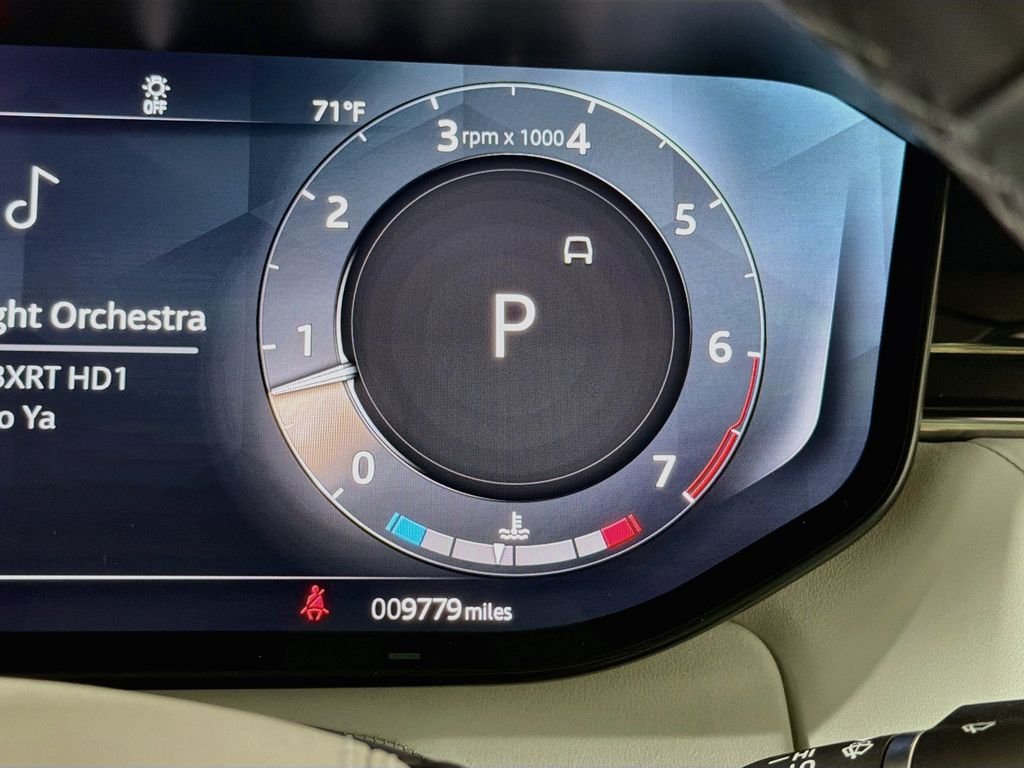 Used 2023 Portofino Blue Metallic Land Rover SE image 12