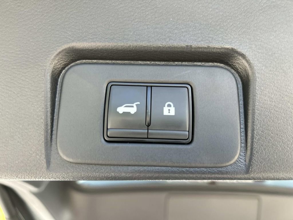 Used 2024 Everest White Pea Nissan SV image 20