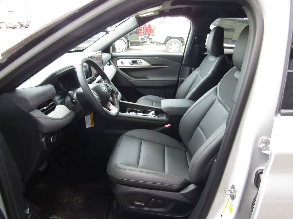 New 2027 Avalanche Gray Ford Active image 26