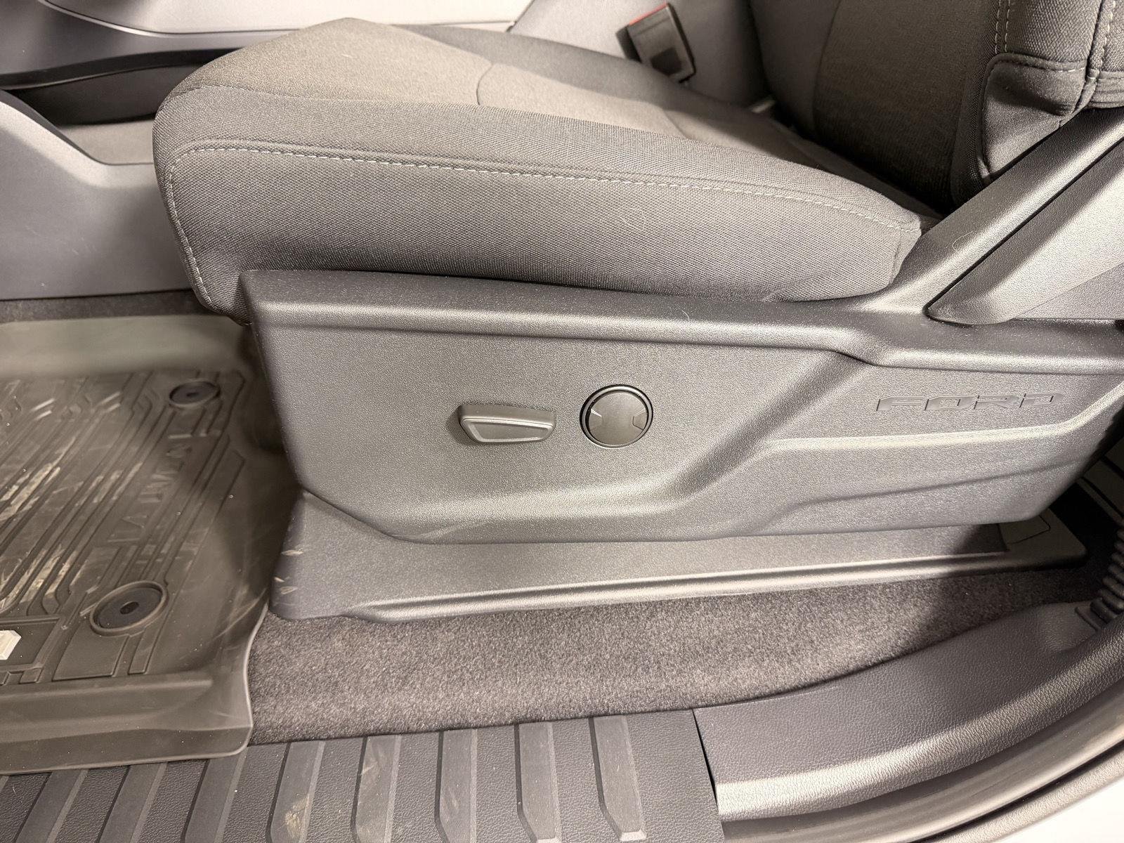 New 2026 Oxford White Ford XLT image 15