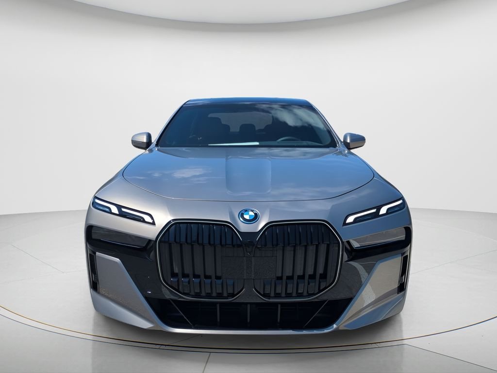 New 2026 Oxide Grey Metallic BMW 750e xDrive image 9