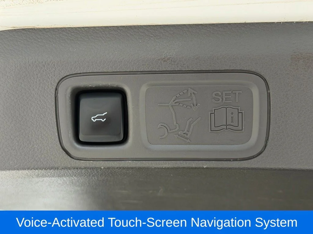Used 2020 White Ford Limited image 18