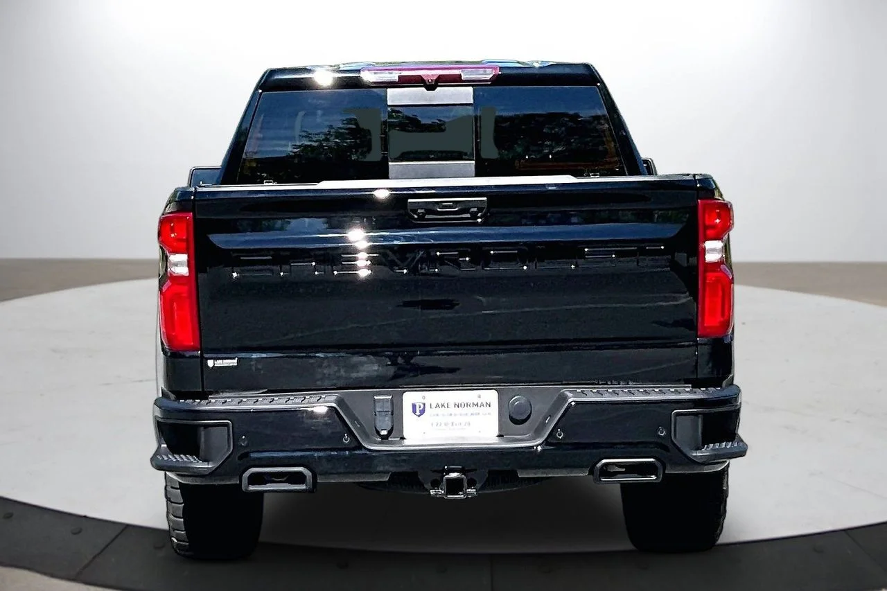 Used 2024 Black Chevrolet High Country image 7
