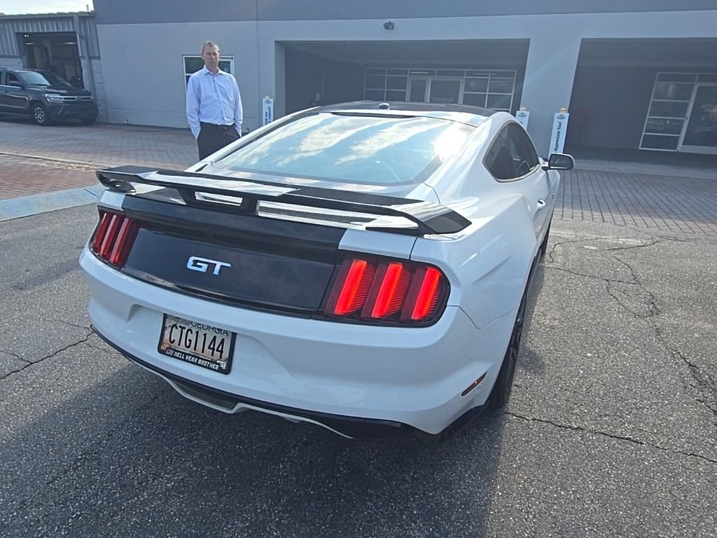 Used 2017 Oxford White Ford GT Premium image 2