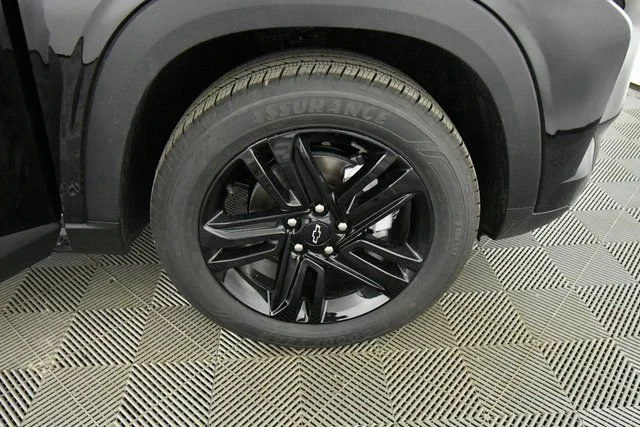 New 2026 Mosaic Black Metallic Chevrolet ACTIV image 17