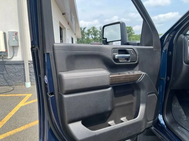 Used 2021 Northsky Blue Metallic Chevrolet LT image 10