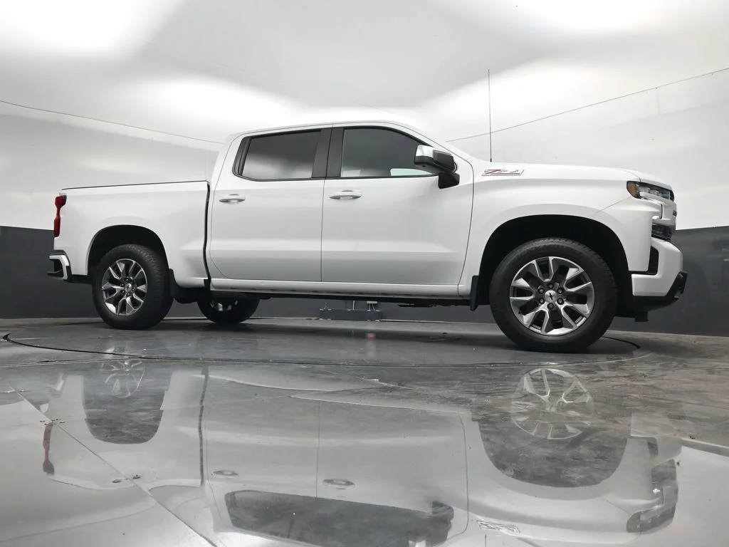 Used 2022 White Chevrolet RST image 42