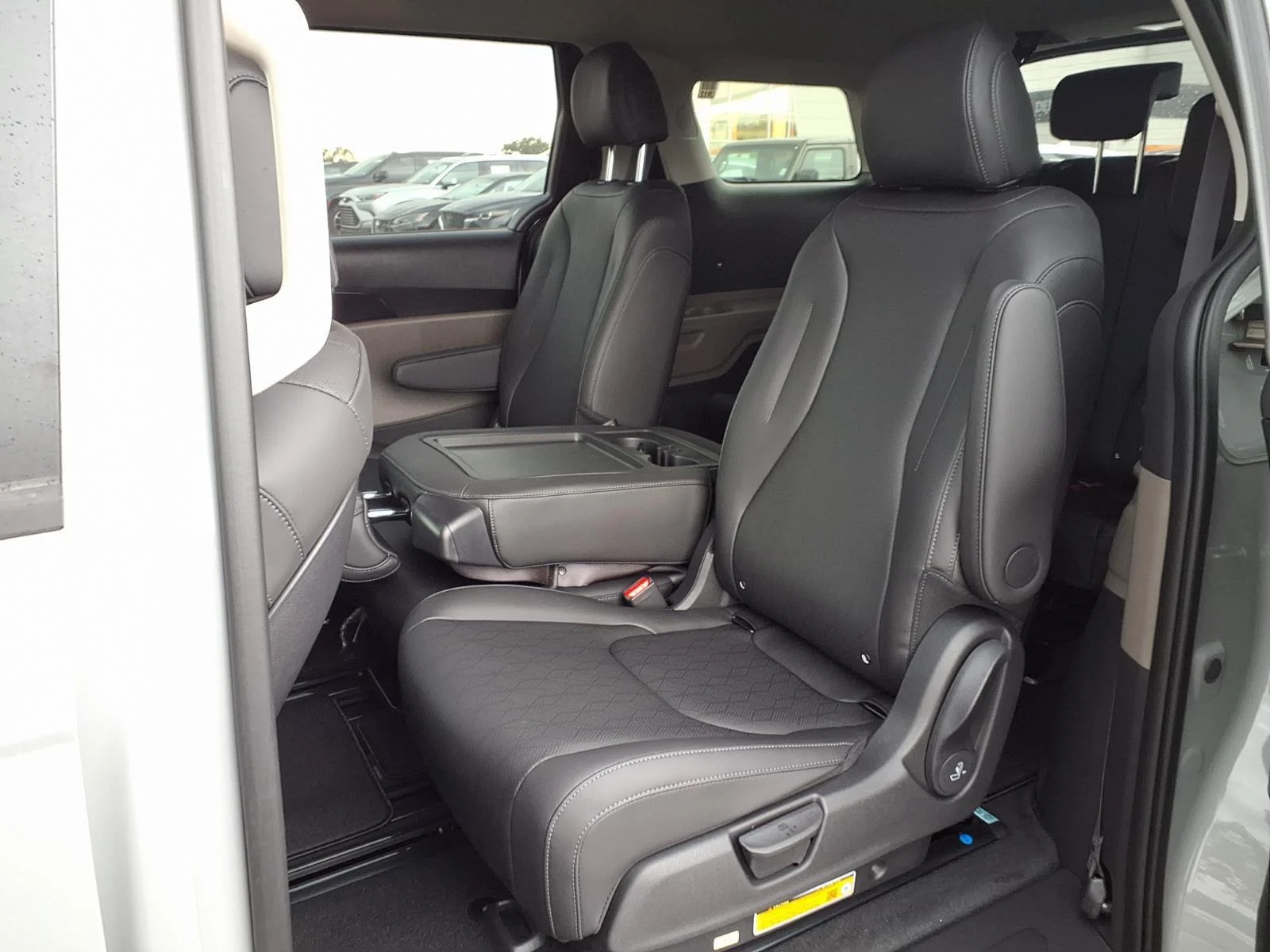 New 2027 Ceramic Silver Kia LXS image 12