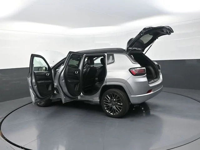 Used 2022 Silver Jeep Limited image 32