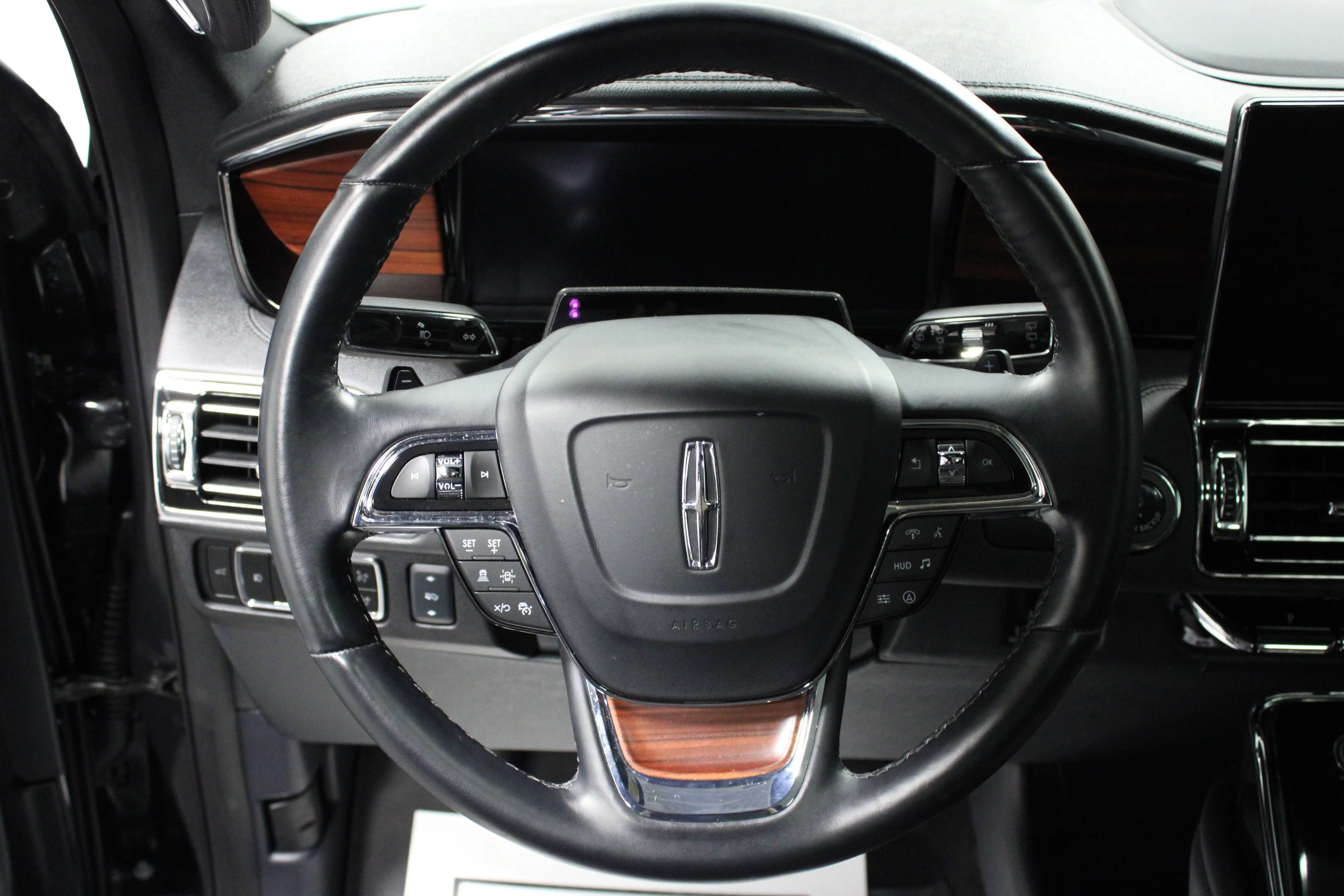 Used 2024 Starlight Gray Metallic Premium Colorant Lincoln Reserve image 17
