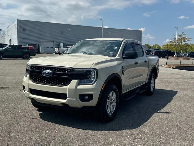 Used 2025 Beige Ford XL image 9