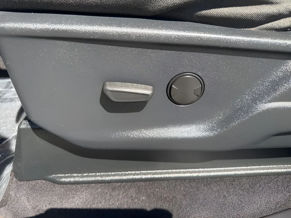 Used 2023 Black Ford XLT image 10
