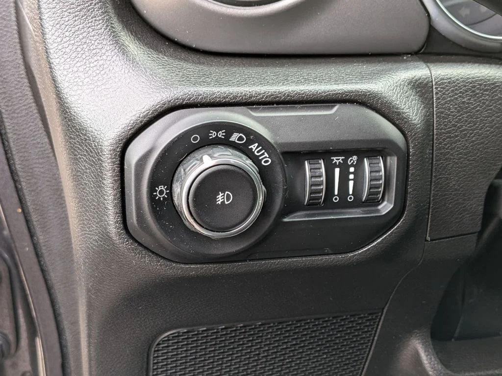 Used 2022 Gray Jeep Unlimited Sport S image 14