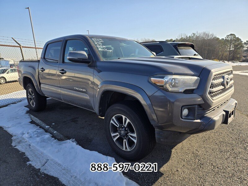 Used 2016 Toyota Tacoma TRD Sport with VIN 5TFCZ5AN5GX026993 for sale in Little Rock