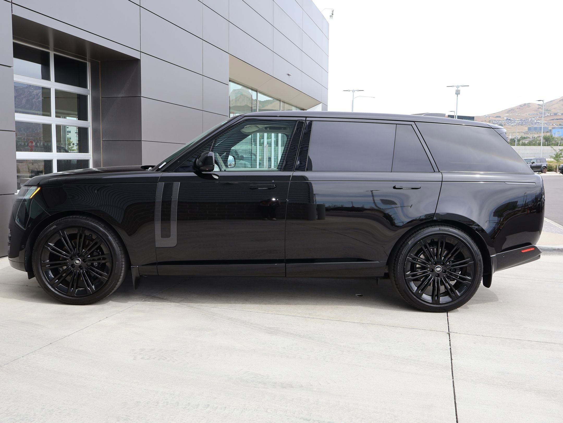 Certified Used 2025 Obsidian Black Metallic Land Rover SE image 9