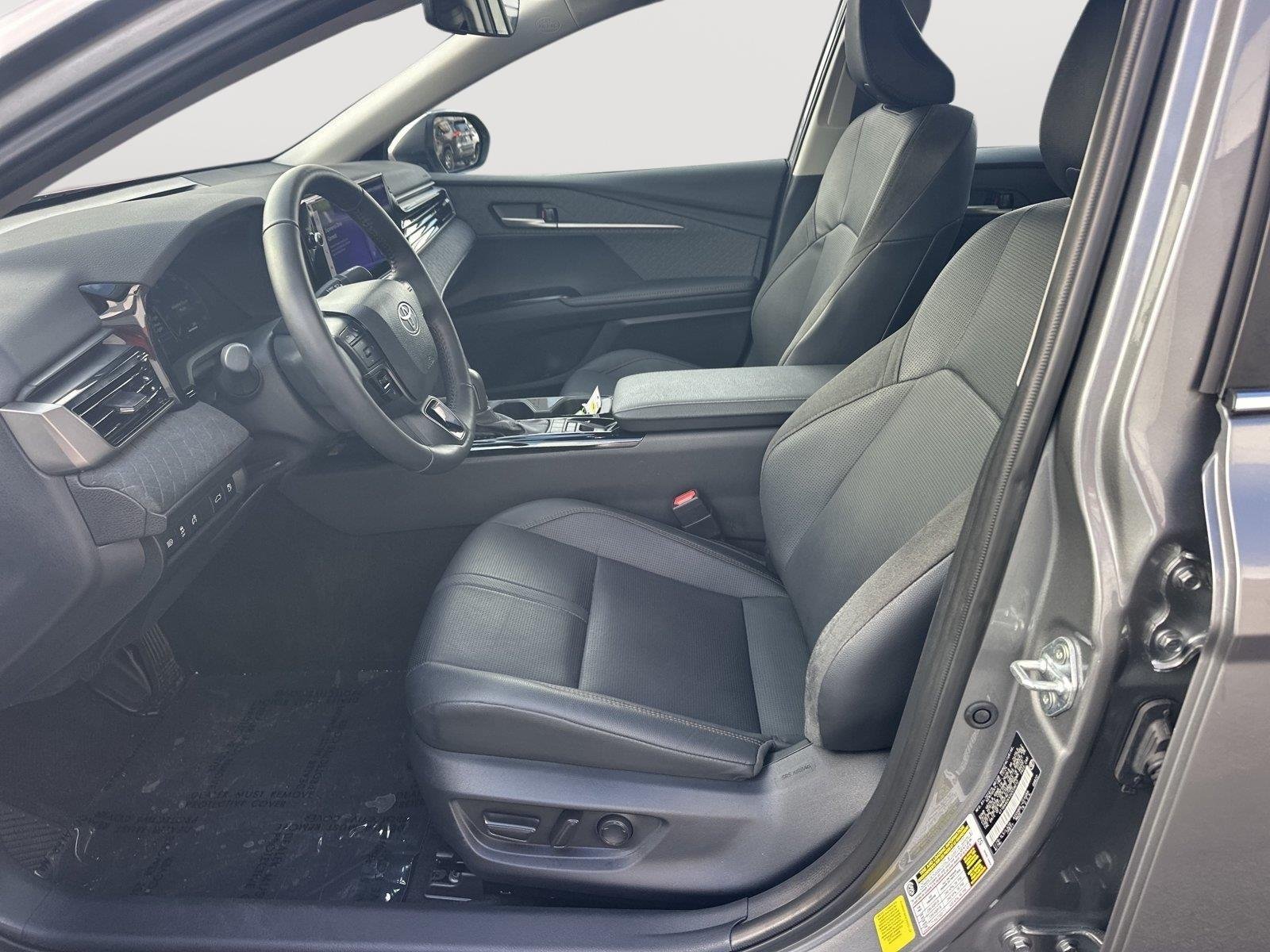 Used 2025 Heavy Metal Toyota XLE image 9