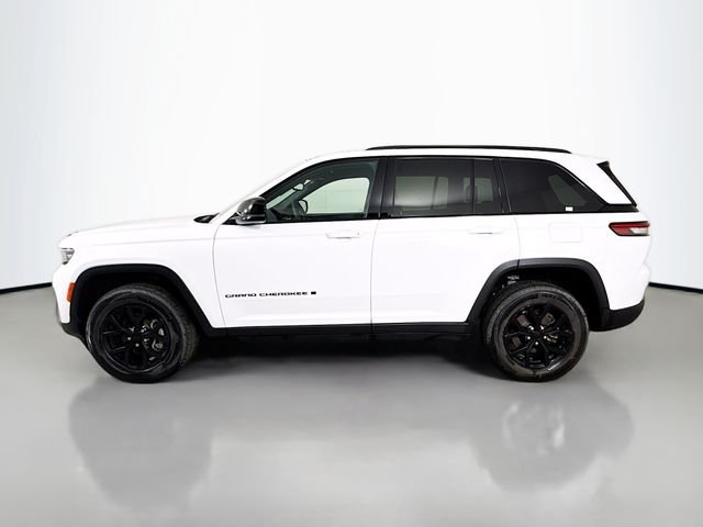 Used 2024 White Jeep Altitude image 4