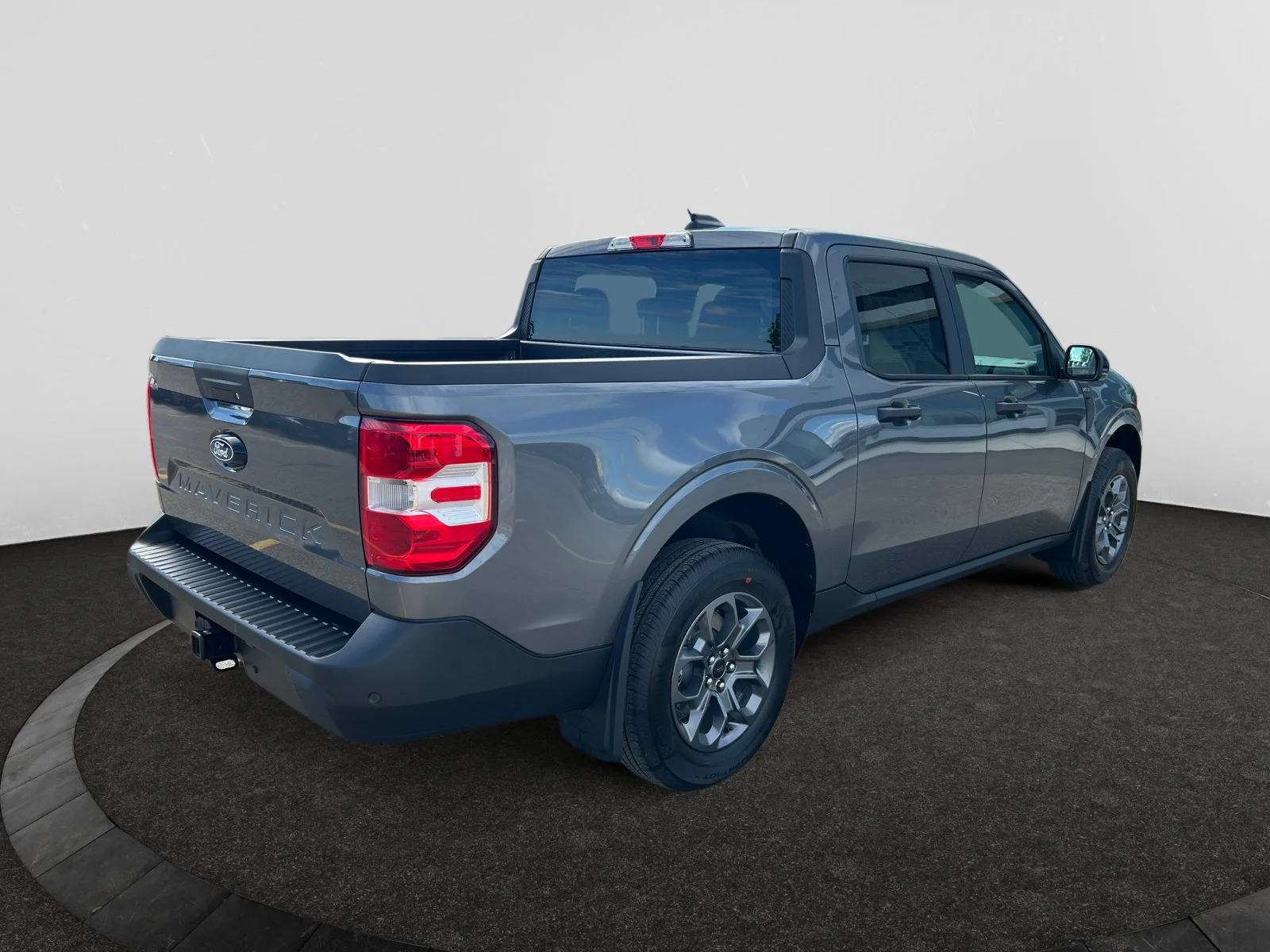 New 2026 Carbonized Grey Metallic Ford XLT image 5